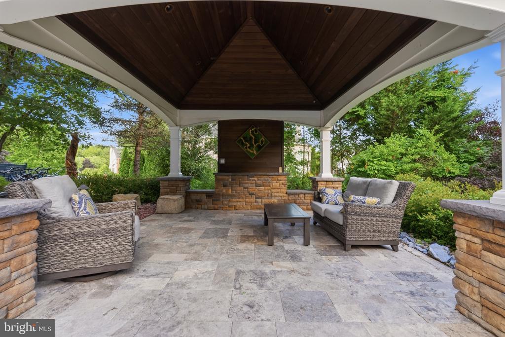 2310 SANDHURST DRIVE