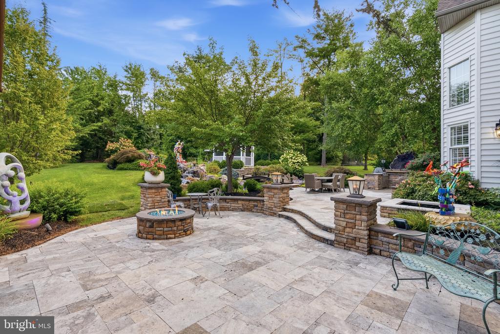 2310 SANDHURST DRIVE