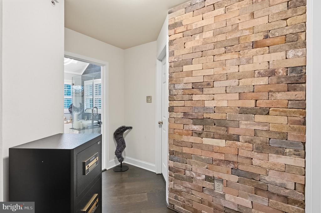 2310 SANDHURST DRIVE