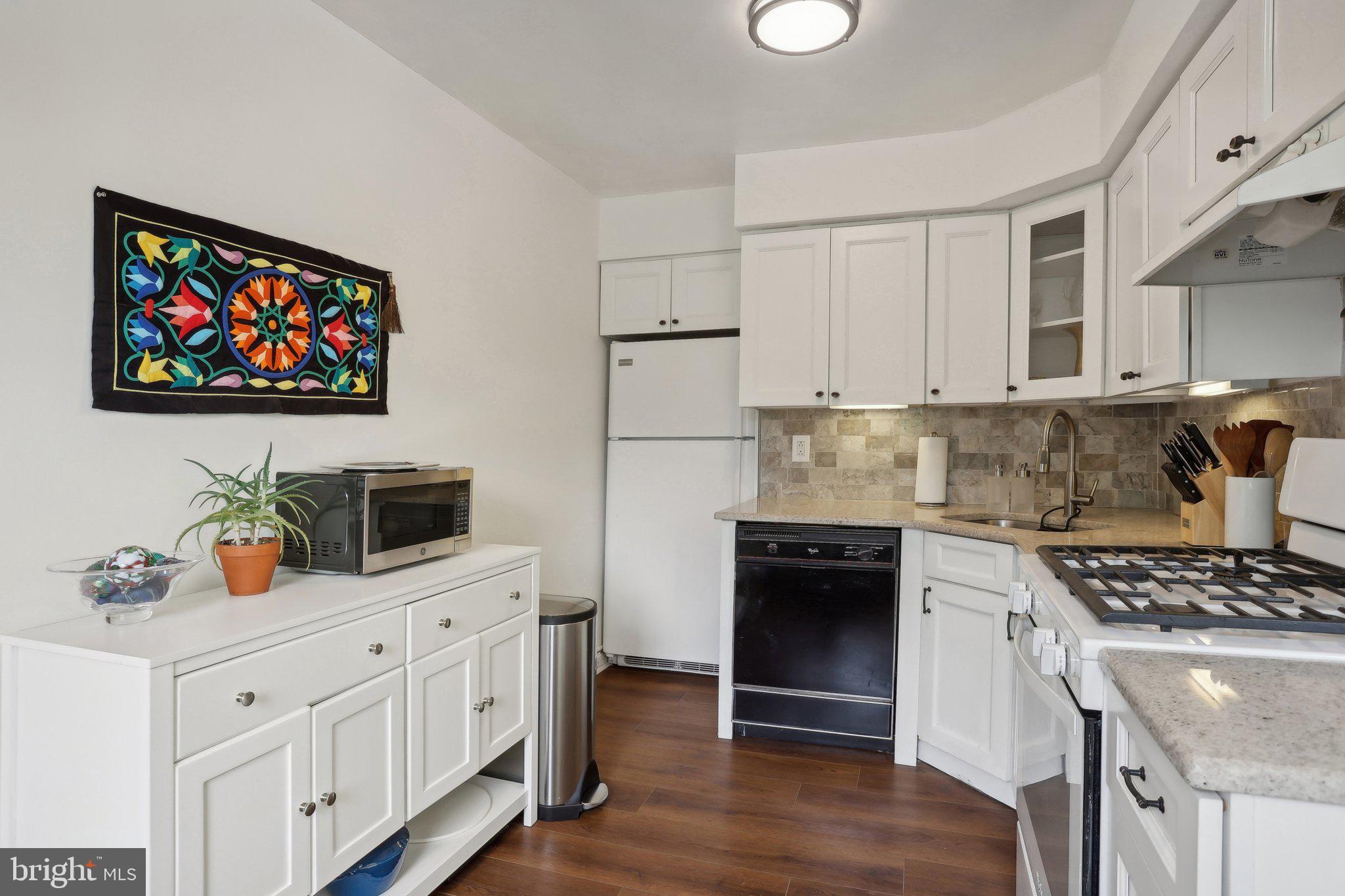 383 LAKESIDE ROAD 101