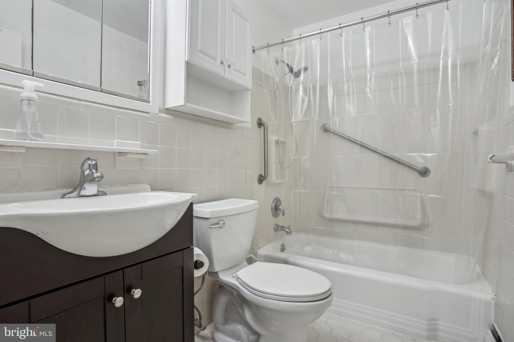 383 LAKESIDE ROAD 101