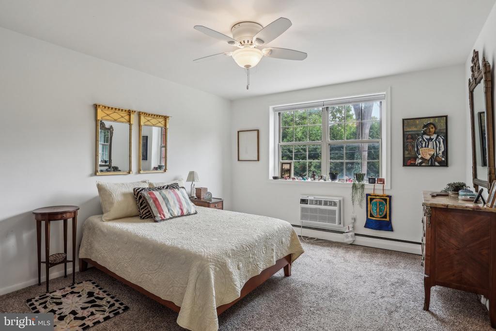 383 LAKESIDE ROAD 101