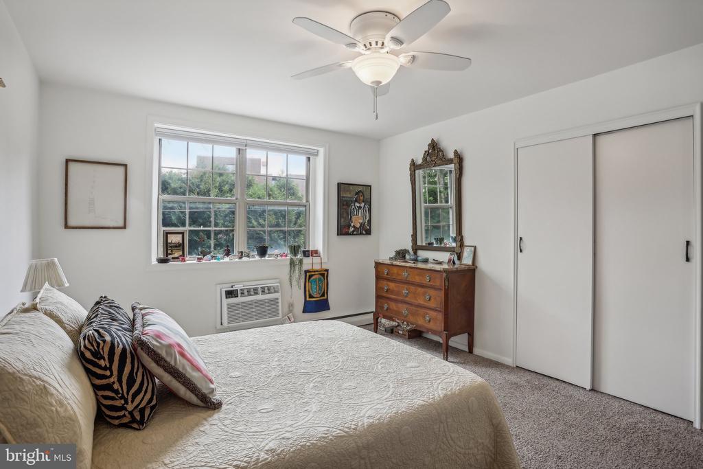 383 LAKESIDE ROAD 101