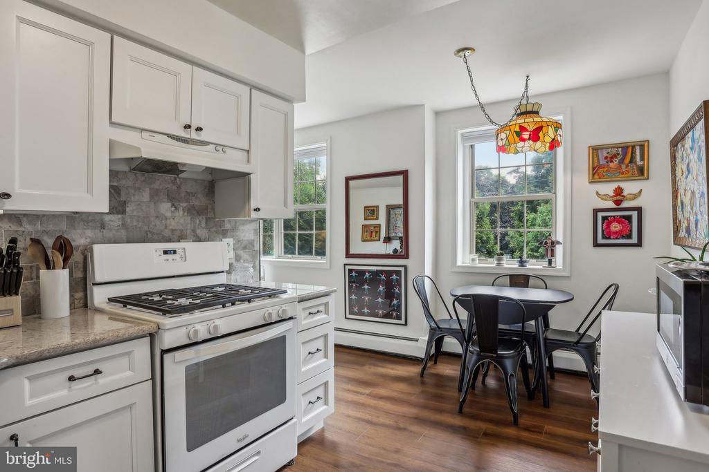383 LAKESIDE ROAD 101