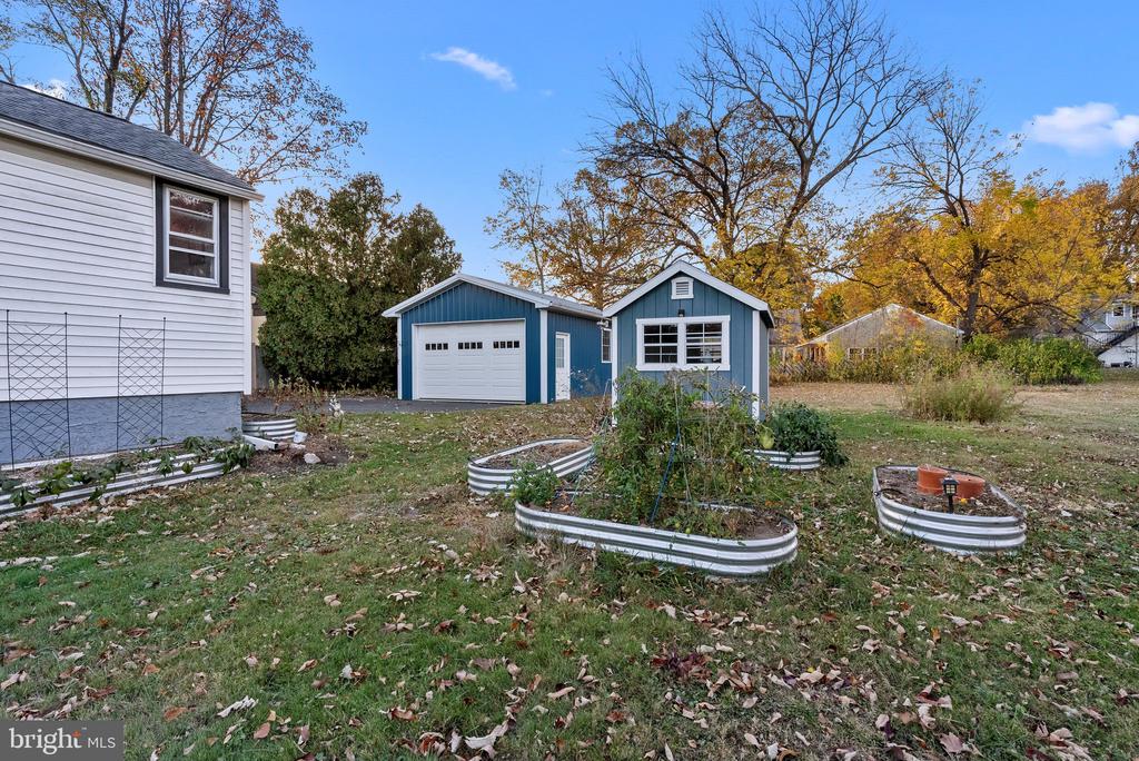 1 CENTER AVENUE