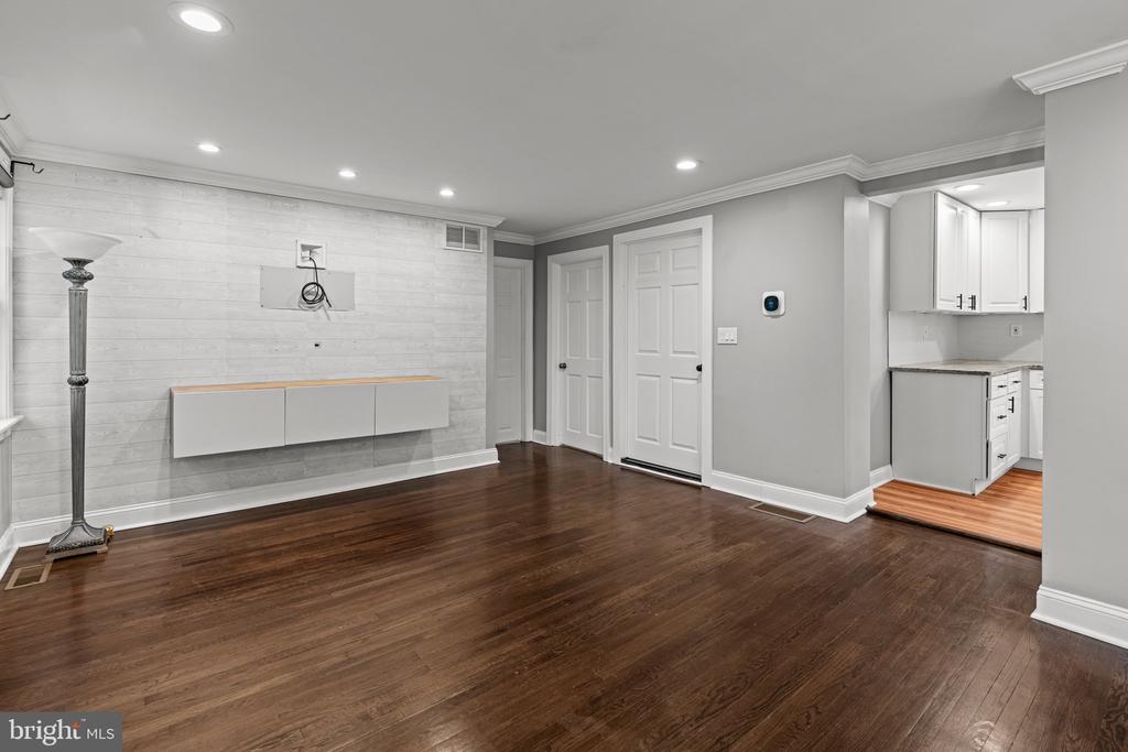 3082 LIMEKILN PIKE