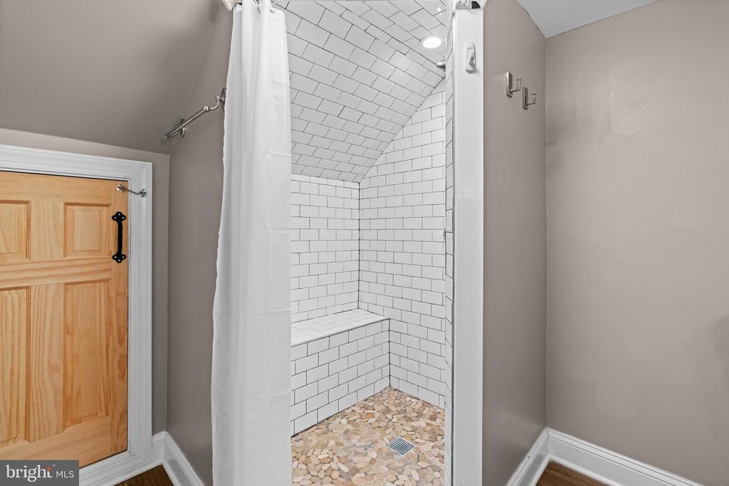 3082 LIMEKILN PIKE