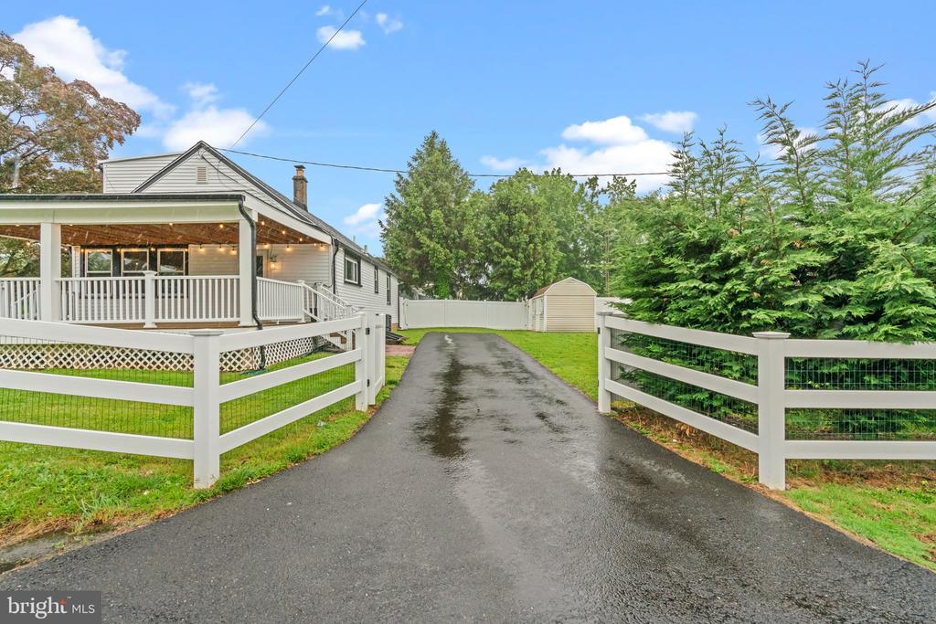 3082 LIMEKILN PIKE