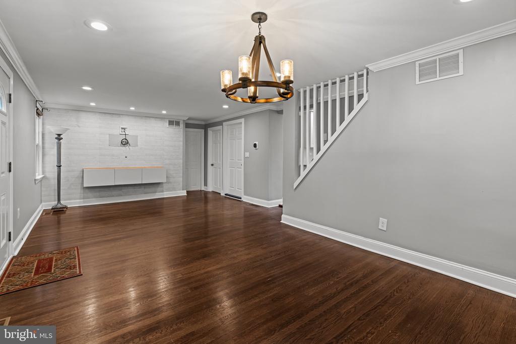3082 LIMEKILN PIKE