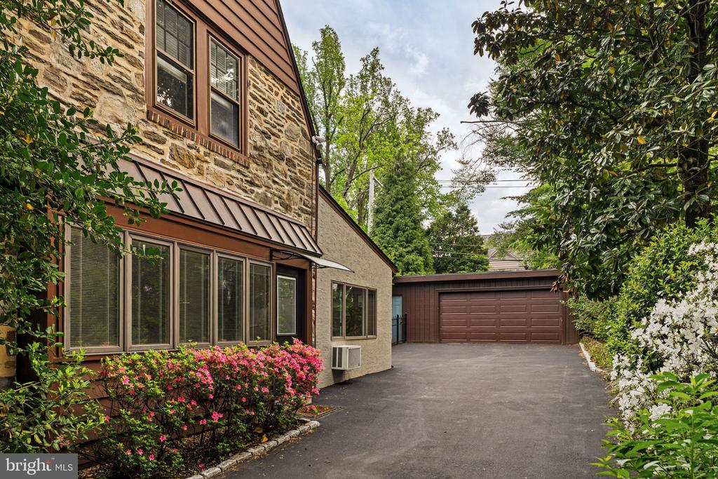 1872 LAMBERT ROAD