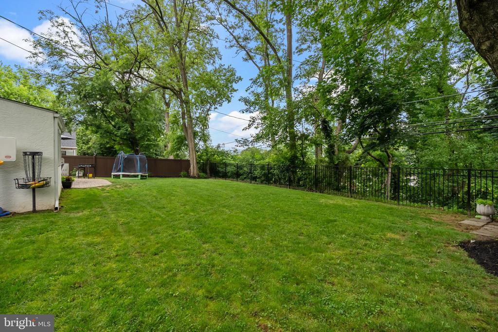 605 LAKEVUE DRIVE