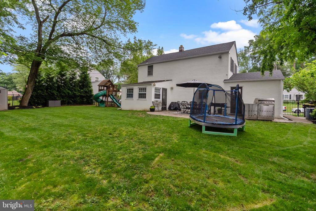 605 LAKEVUE DRIVE