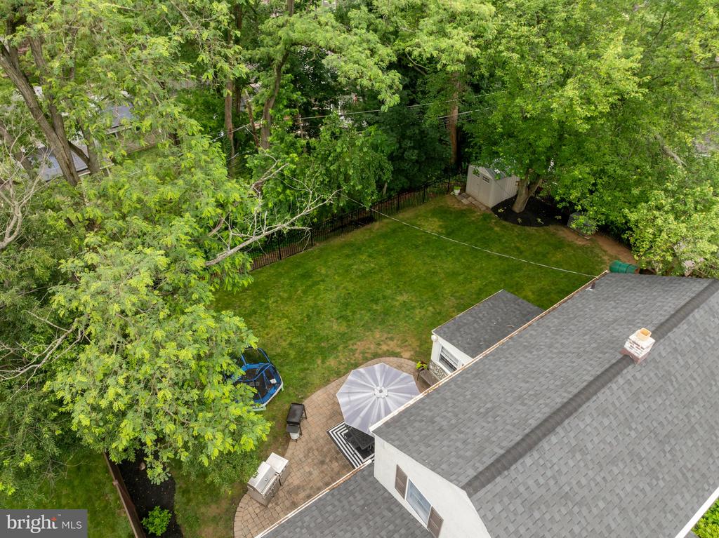 605 LAKEVUE DRIVE
