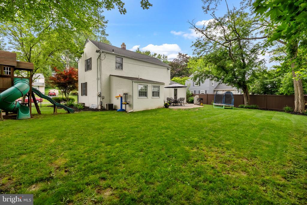 605 LAKEVUE DRIVE