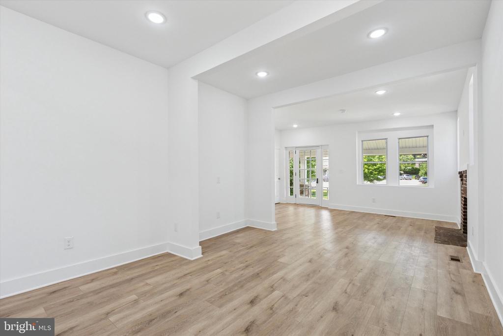 236 E BUTLER AVENUE 1ST FLOOR