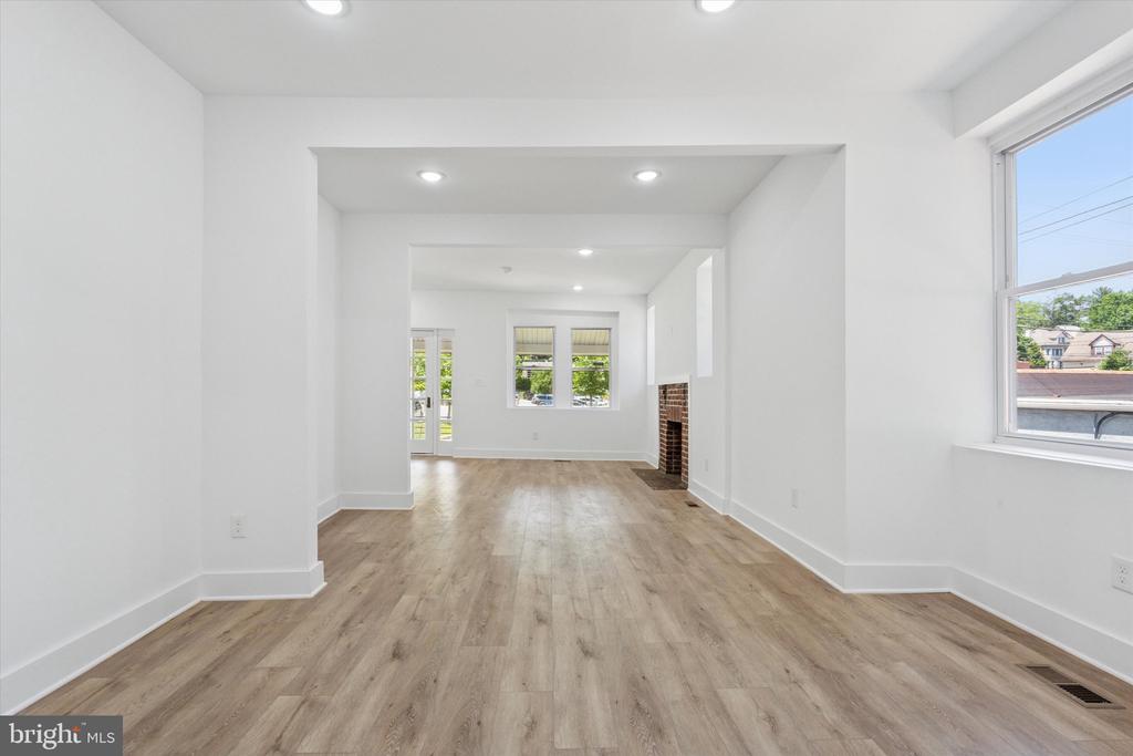 236 E BUTLER AVENUE 1ST FLOOR