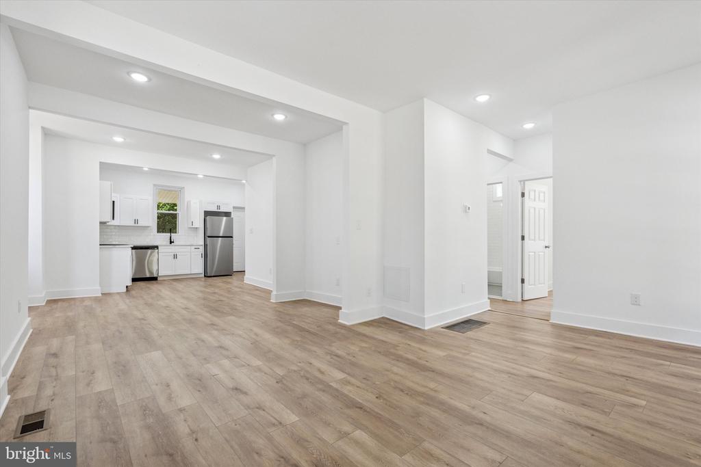 236 E BUTLER AVENUE 1ST FLOOR