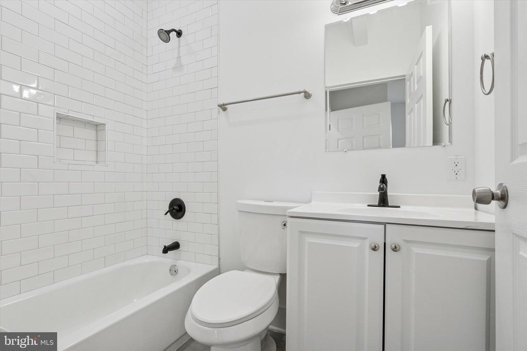 236 E BUTLER AVENUE 1ST FLOOR