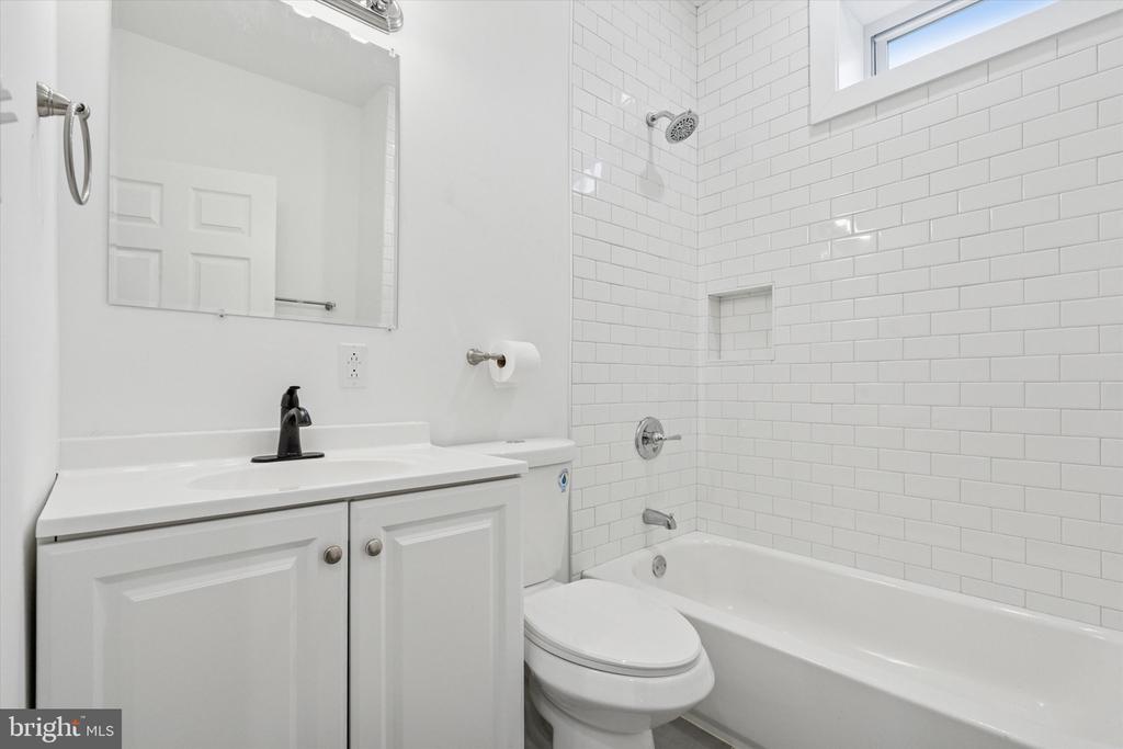 236 E BUTLER AVENUE 1ST FLOOR