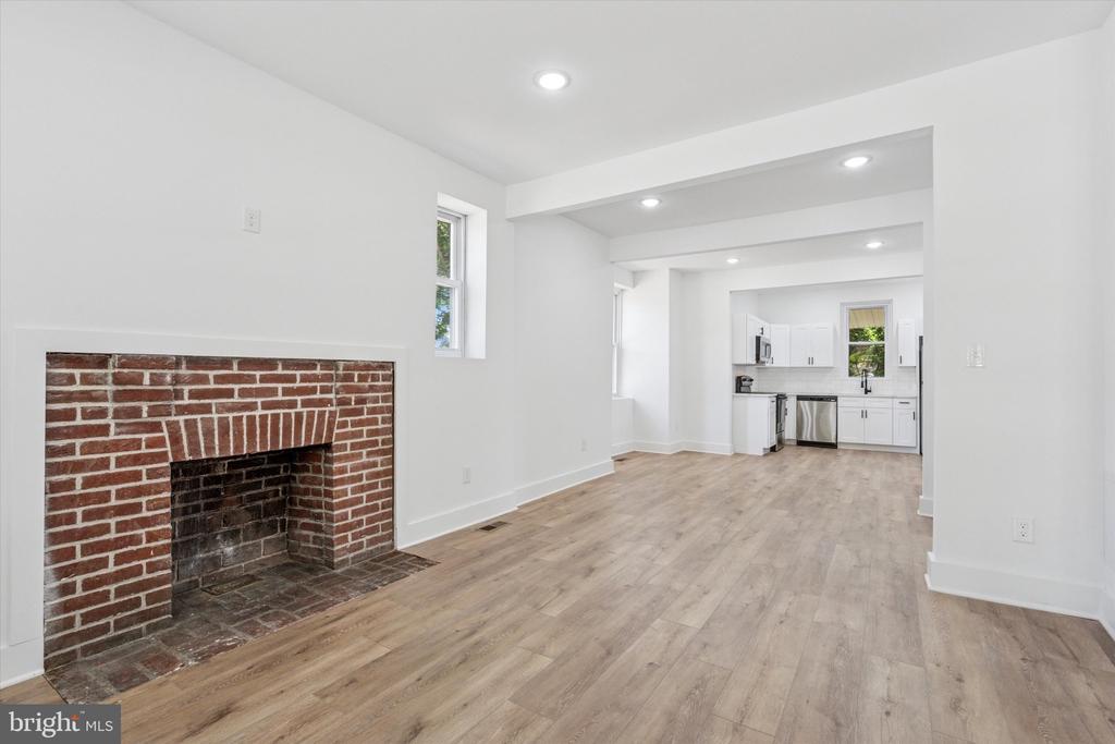 236 E BUTLER AVENUE 1ST FLOOR