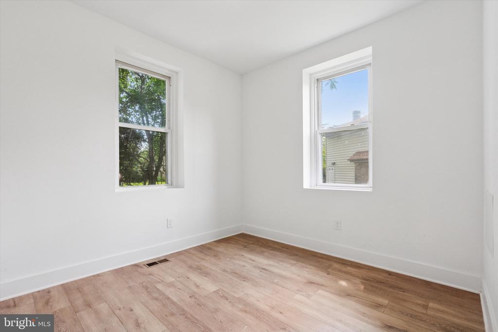 236 E BUTLER AVENUE 1ST FLOOR