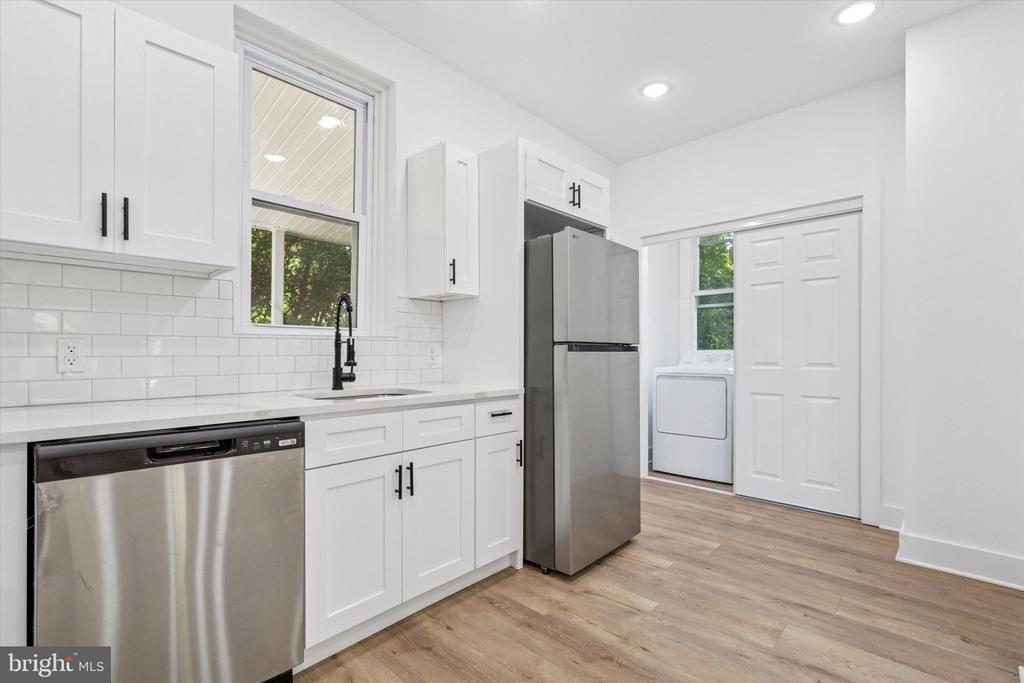 236 E BUTLER AVENUE 1ST FLOOR