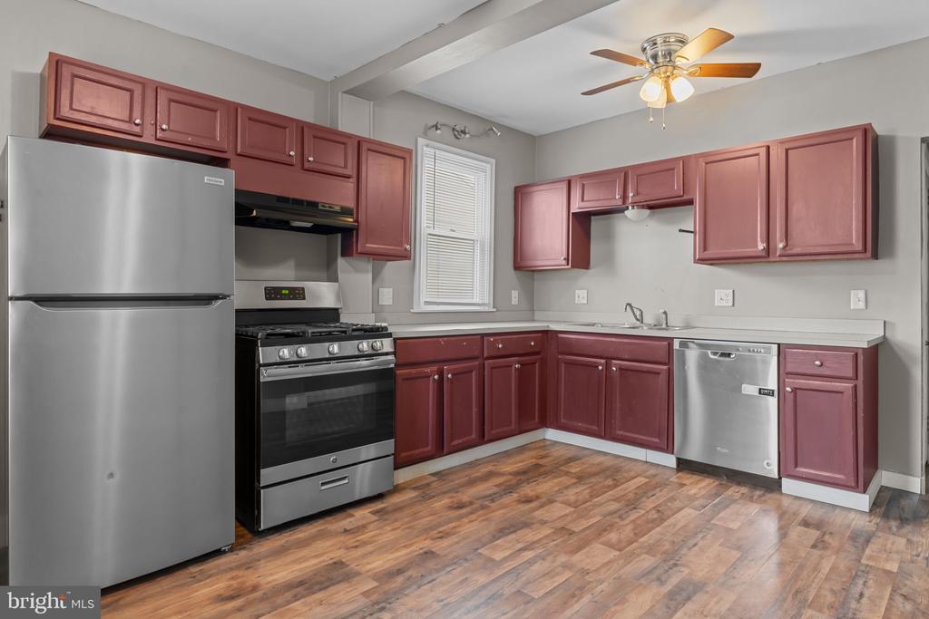 421 W 7TH STREET
