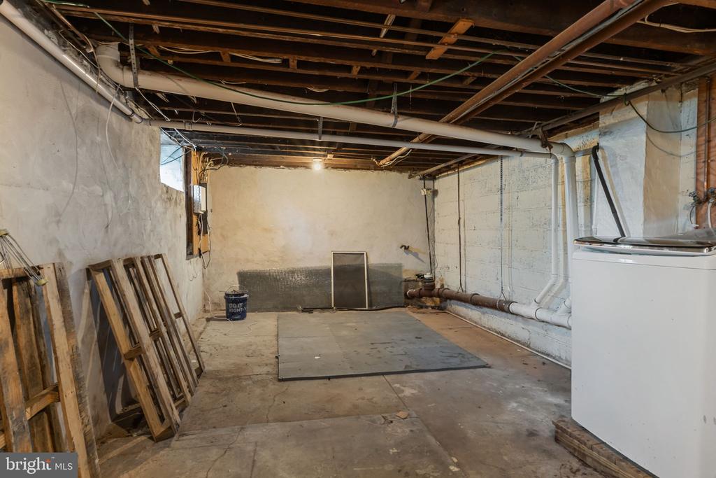 421 W 7TH STREET