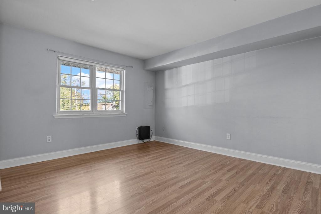 1006 N YORK ROAD 1