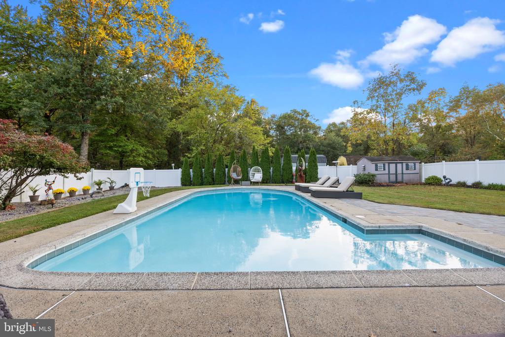 585 COLONIAL DRIVE