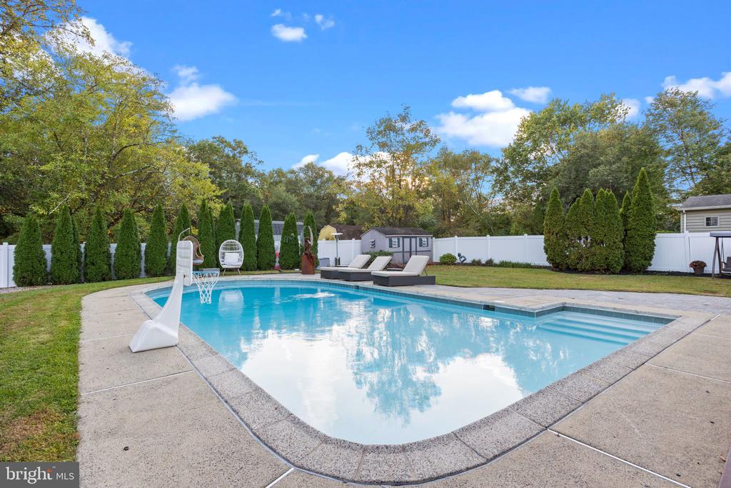 585 COLONIAL DRIVE