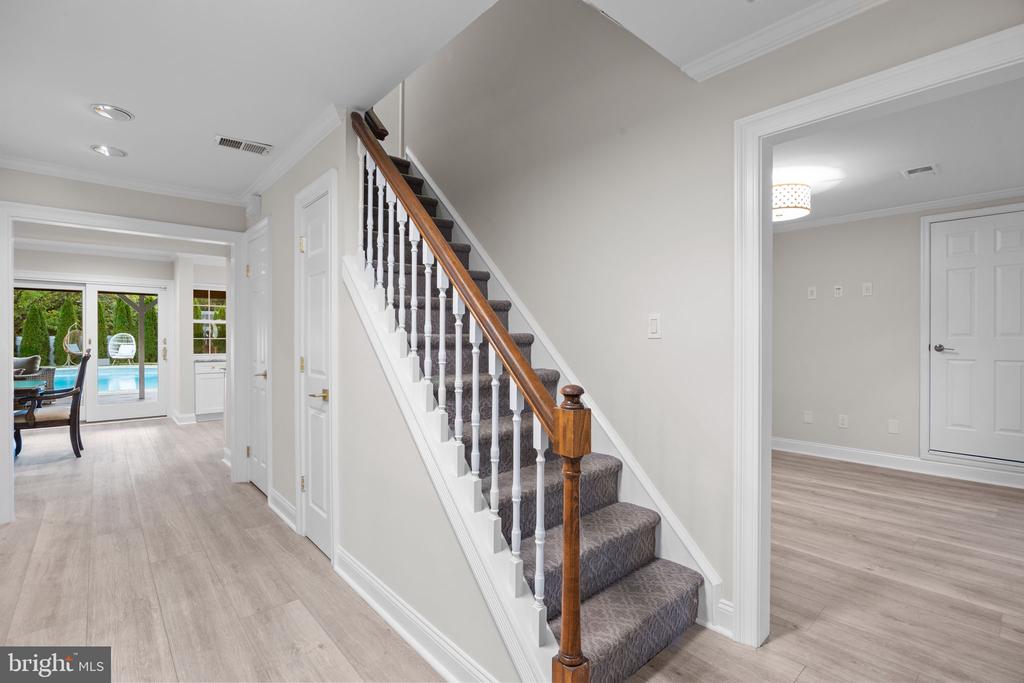 585 COLONIAL DRIVE