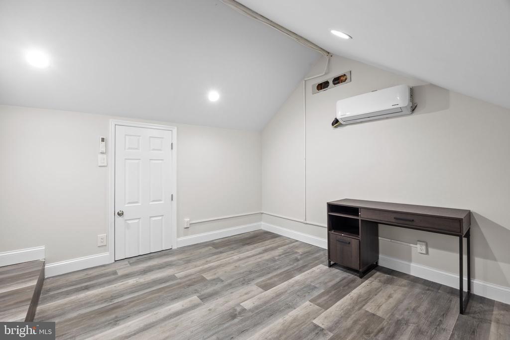 585 COLONIAL DRIVE