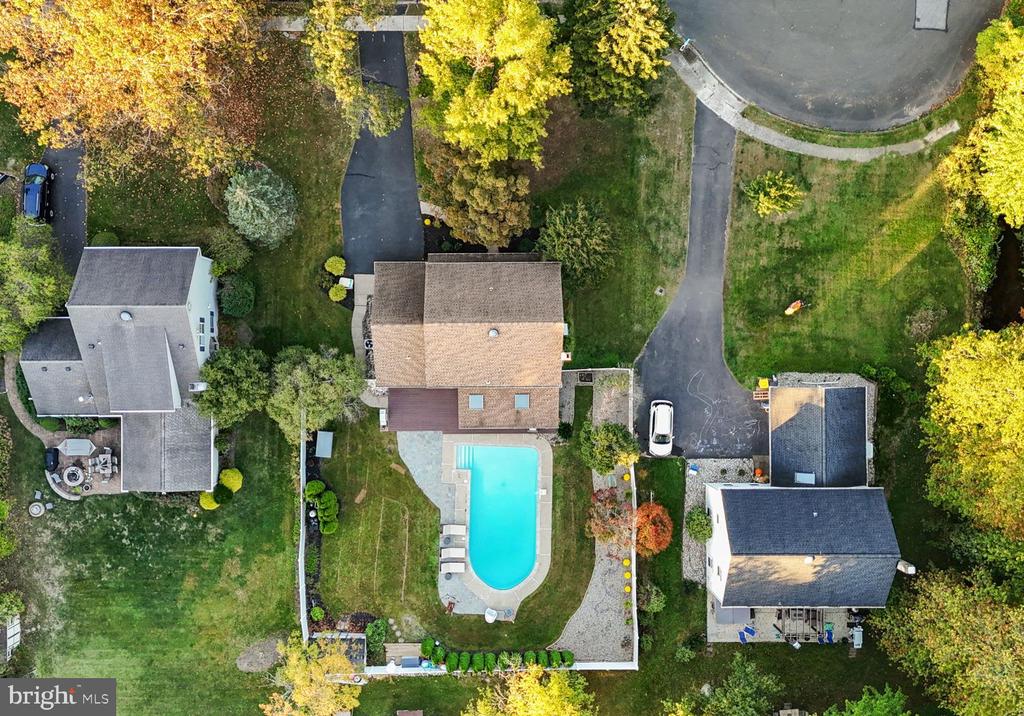 585 COLONIAL DRIVE