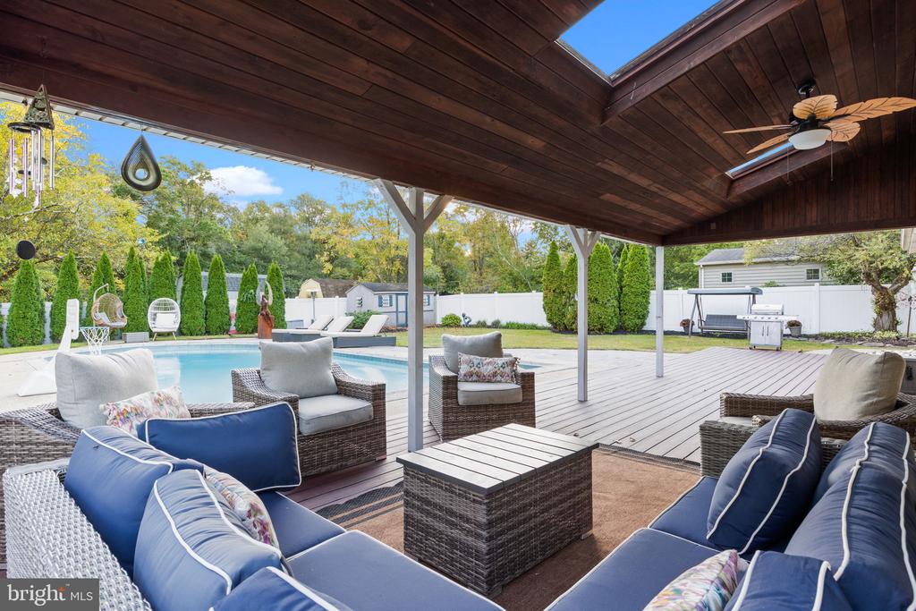 585 COLONIAL DRIVE