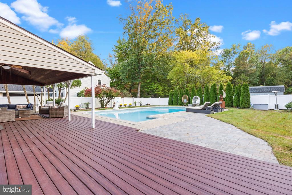 585 COLONIAL DRIVE