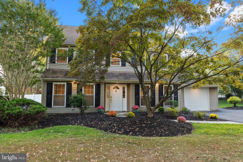 585 COLONIAL DRIVE