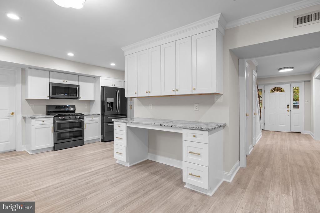 585 COLONIAL DRIVE