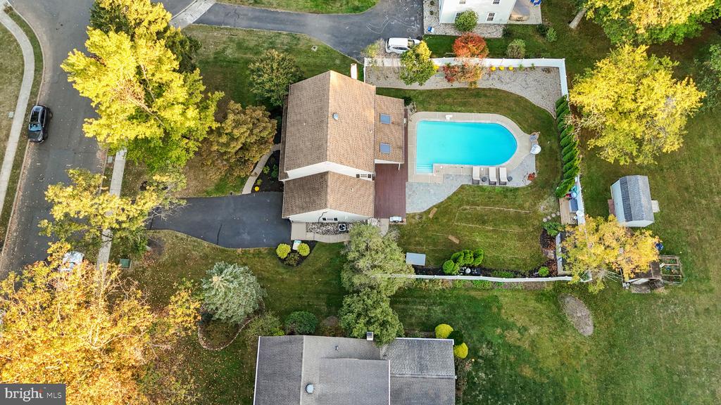 585 COLONIAL DRIVE