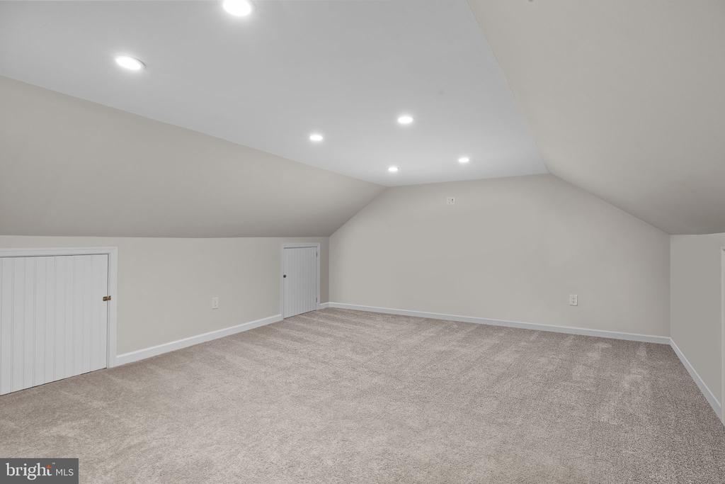 585 COLONIAL DRIVE