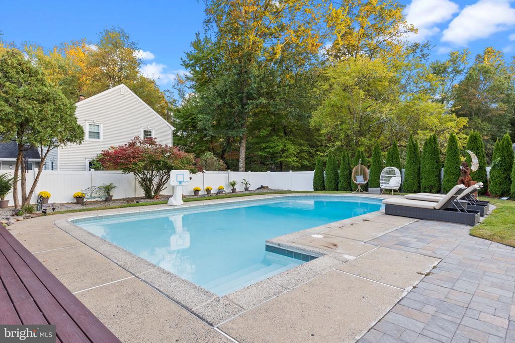 585 COLONIAL DRIVE
