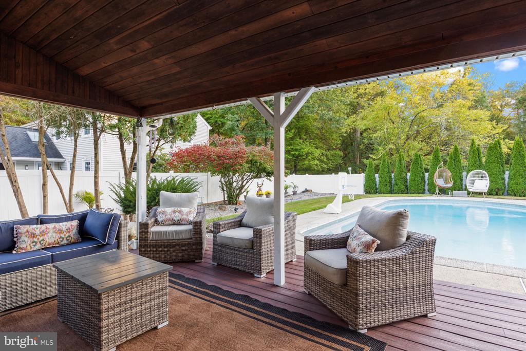 585 COLONIAL DRIVE