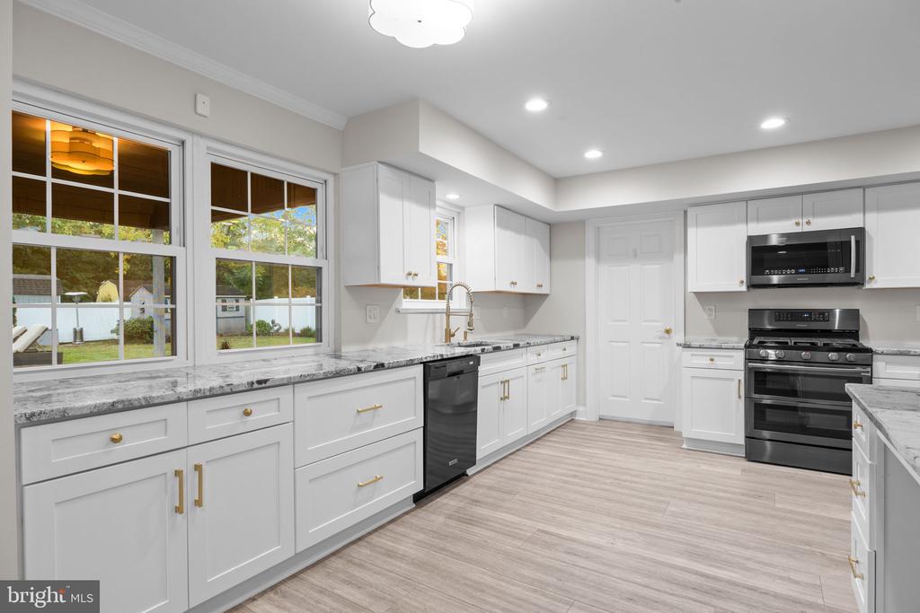 585 COLONIAL DRIVE
