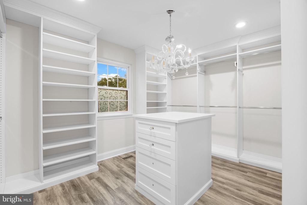 585 COLONIAL DRIVE