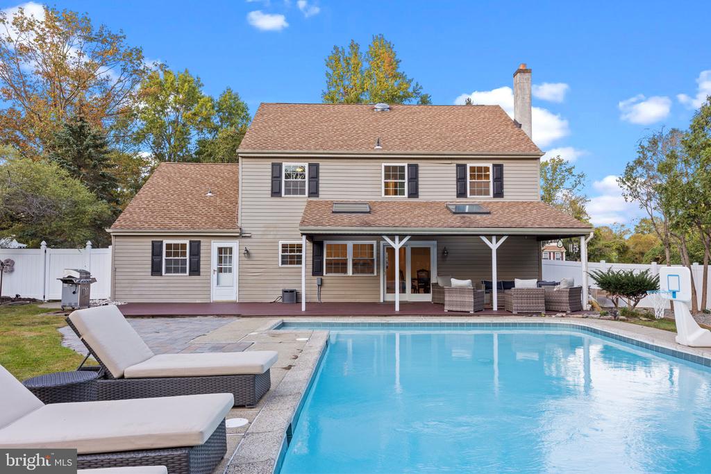 585 COLONIAL DRIVE