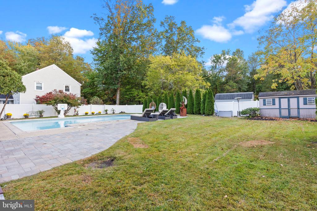585 COLONIAL DRIVE