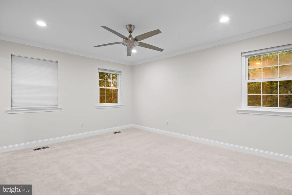 585 COLONIAL DRIVE