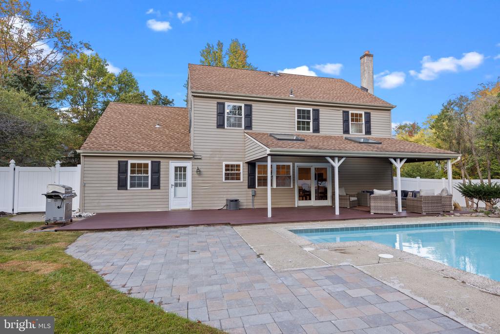 585 COLONIAL DRIVE