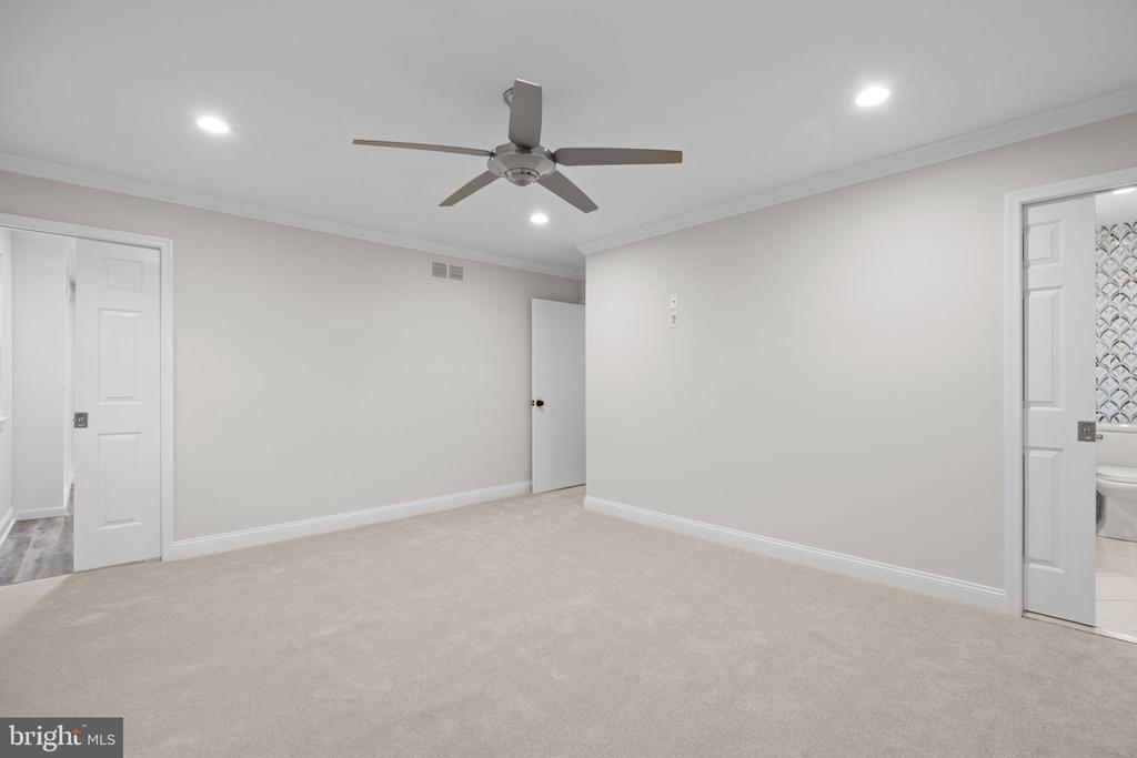 585 COLONIAL DRIVE