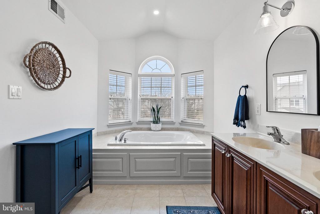 52 ARBOR CIRCLE